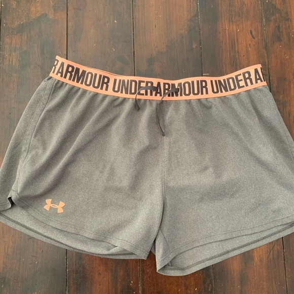 Under Armour Pants - Shorts